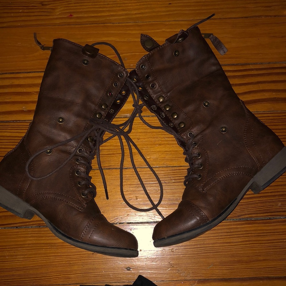 Combat boots